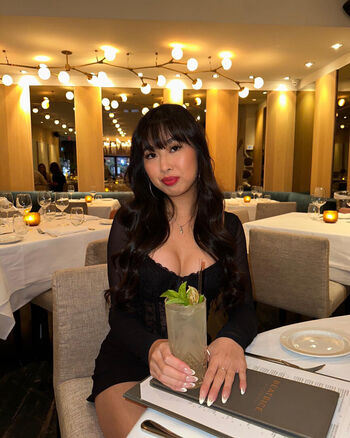 Chloe ABG